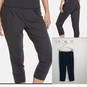 Fabletics Women’s Capri Joggers Black Size XXS
